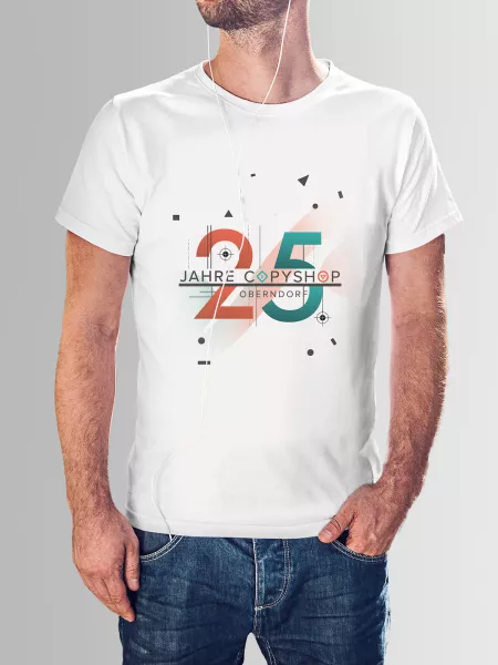 Mann mit T-Shirt Copyshop Oberndorf 25 Jahre Logo